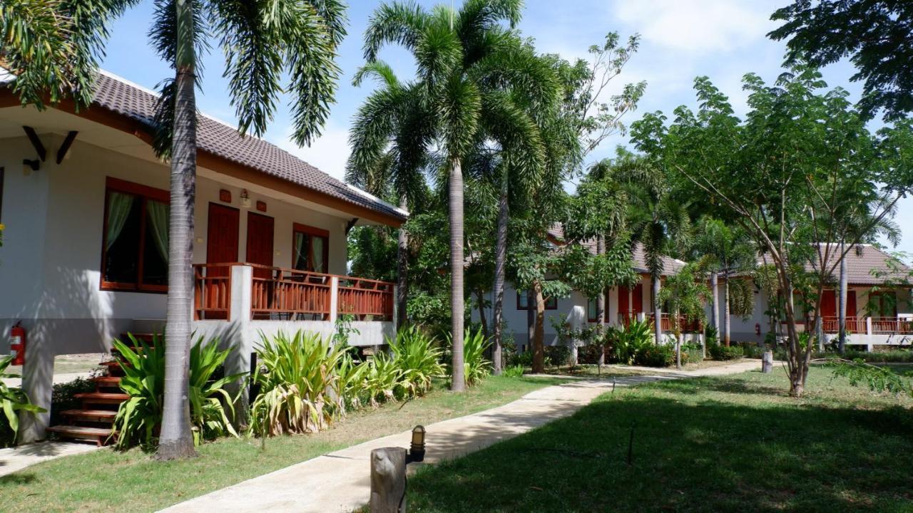 Resort Railumpoo Nakhon Szavan Kültér fotó