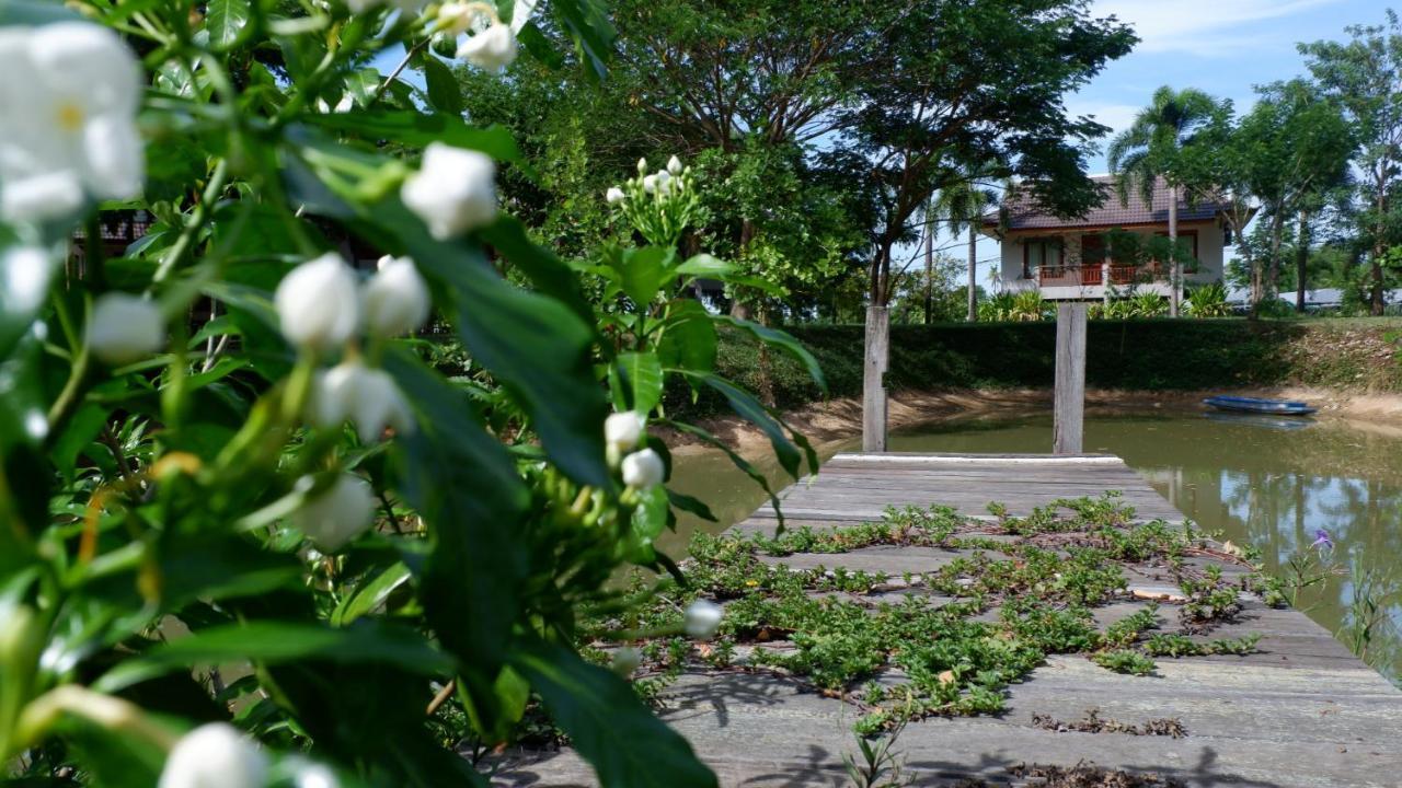 Resort Railumpoo Nakhon Szavan Kültér fotó
