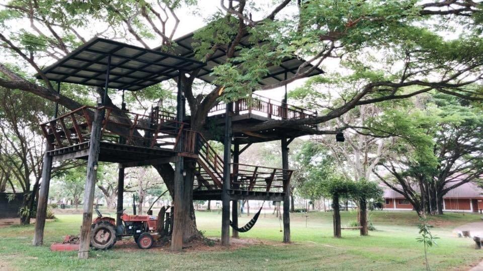 Resort Railumpoo Nakhon Szavan Kültér fotó