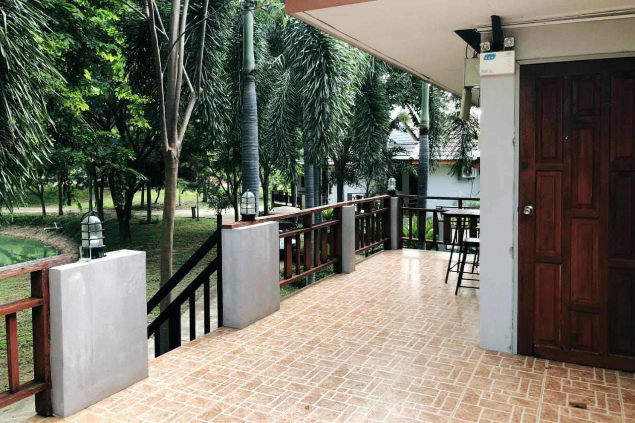 Resort Railumpoo Nakhon Szavan Kültér fotó