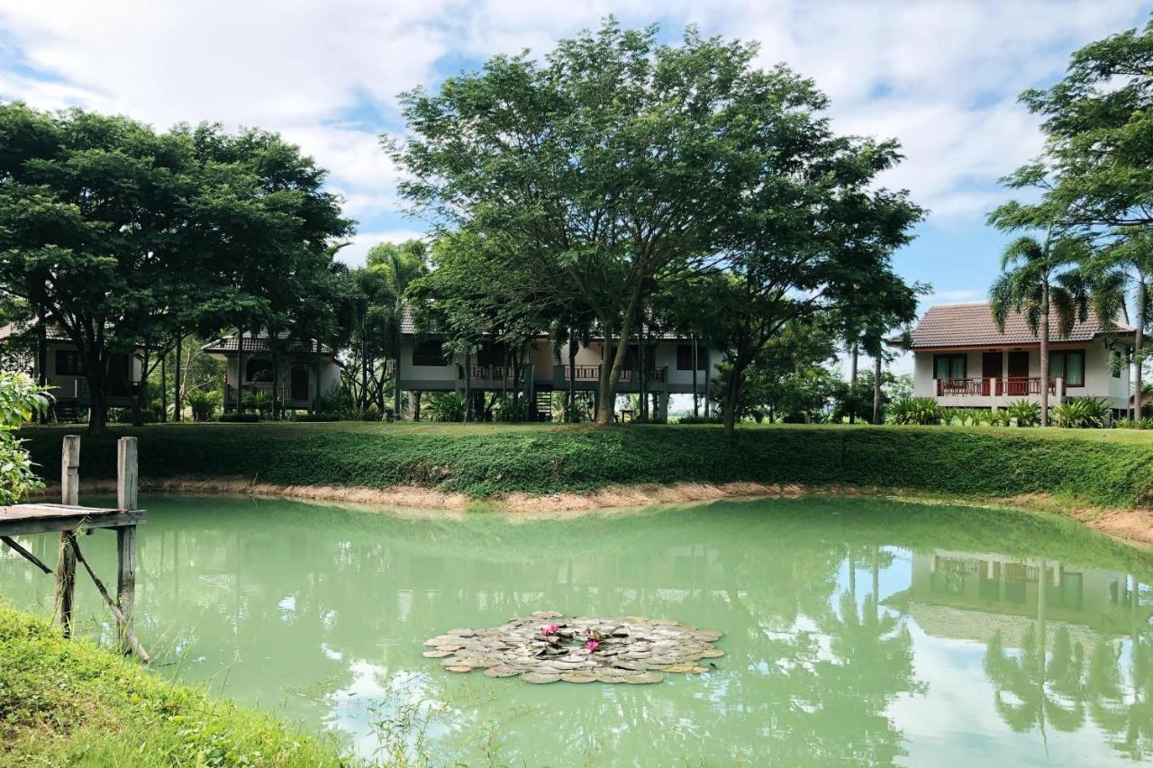 Resort Railumpoo Nakhon Szavan Kültér fotó